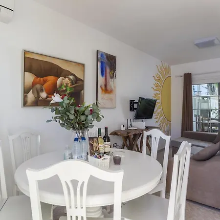 Galera Boutique Art With Private Pools, Free Wifi & Bbq, By Amazzzing Travel Vila