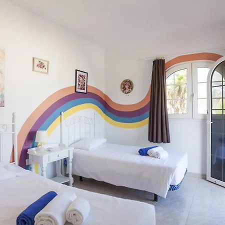 Villa Galera Boutique Art With Private Pools, Free Wifi & Bbq, By Amazzzing Travel *