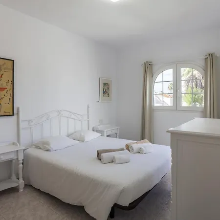 Galera Boutique Art With Private Pools, Free Wifi & Bbq, By Amazzzing Travel קורלחו