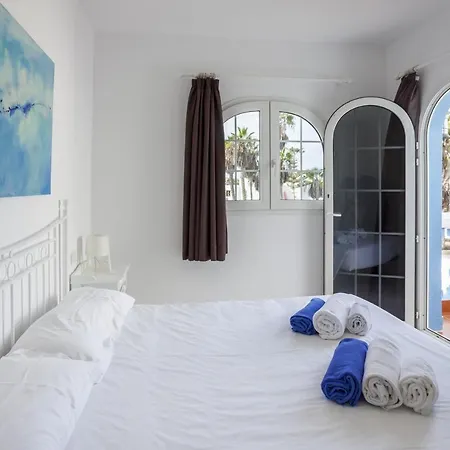 Galera Boutique Art With Private Pools, Free Wifi & Bbq, By Amazzzing Travel Villa