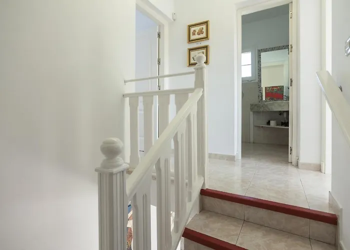 Galera Boutique Art With Private Pools, Free Wifi & Bbq, By Amazzzing Travel Villa