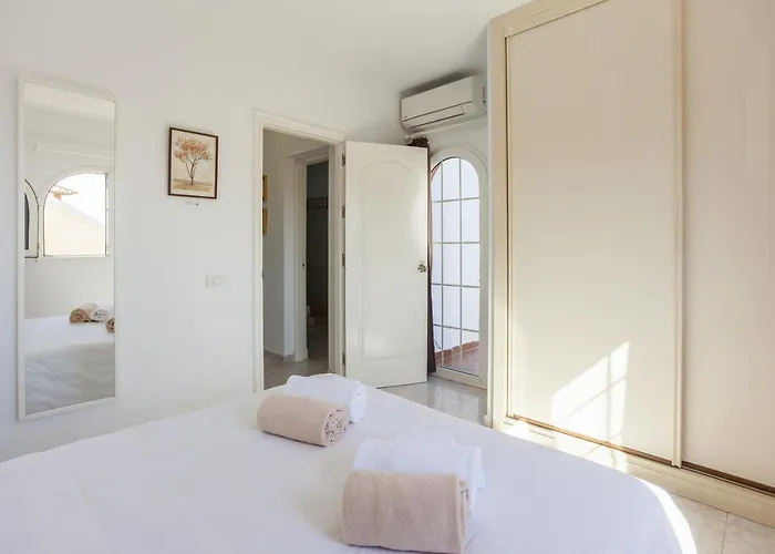 Villa Galera Boutique Art With Private Pools, Free Wifi & Bbq, By Amazzzing Travel *