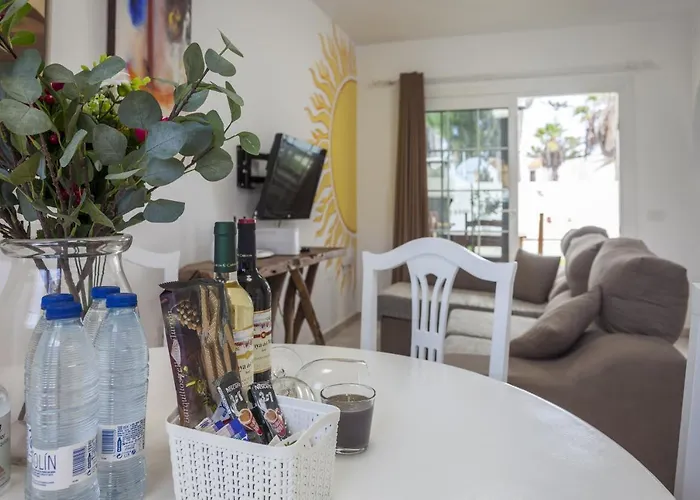 Galera Boutique Art With Private Pools, Free Wifi & Bbq, By Amazzzing Travel