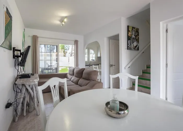 Galera Boutique Art With Private Pools, Free Wifi & Bbq, By Amazzzing Travel Villa