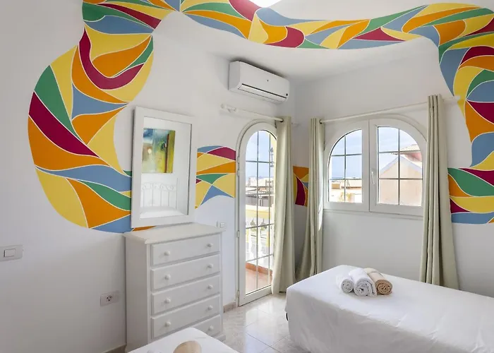 Galera Boutique Art With Private Pools, Free Wifi & Bbq, By Amazzzing Travel Villa