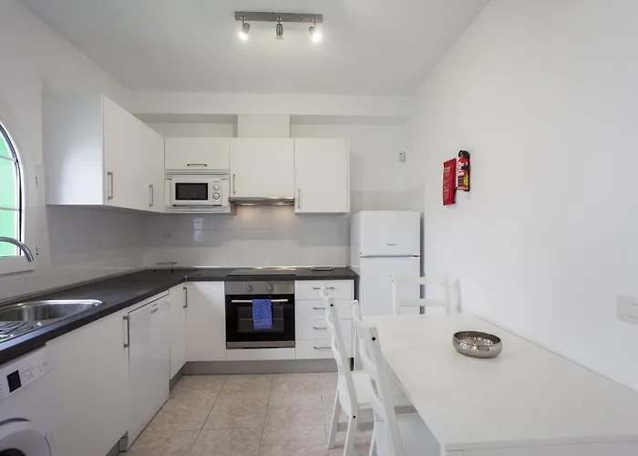 Galera Boutique Art With Private Pools, Free Wifi & Bbq, By Amazzzing Travel *