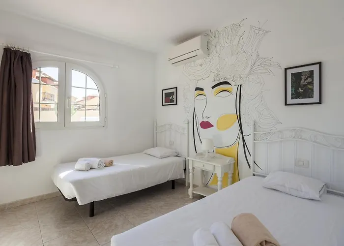 Villa Galera Boutique Art With Private Pools, Free Wifi & Bbq, By Amazzzing Travel *